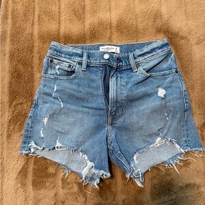 Abercrombie & Fitch The 4” Mom Short High Rise Size 26 / 2